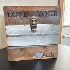 Wooden picture holder